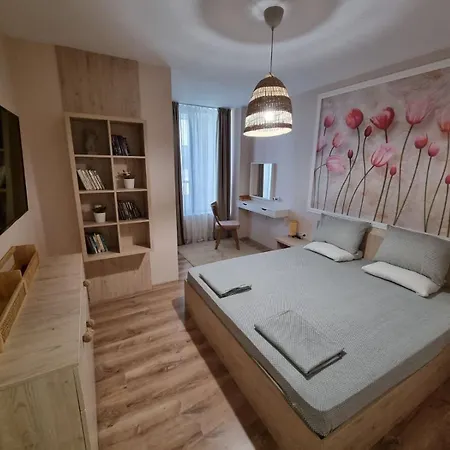 Polina - 2bd Next To Sea Garden With Parking * Warna