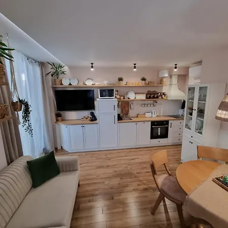 شقة Polina - 2bd Next To Sea Garden With Parking فارنا