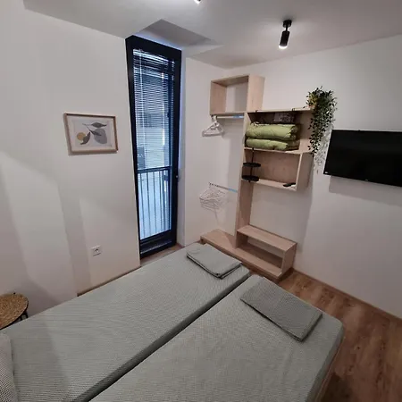 شقة Polina - 2bd Next To Sea Garden With Parking فارنا