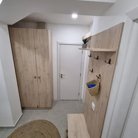 Polina - 2bd Next To Sea Garden With Parking فارنا
