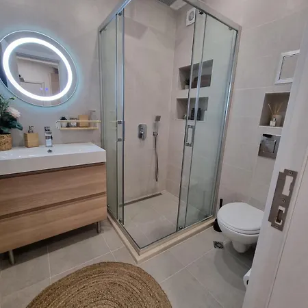 Polina - 2bd Next To Sea Garden With Parking شقة فارنا