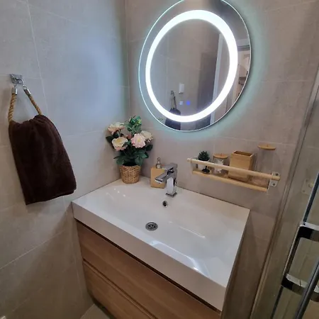 Polina - 2bd Next To Sea Garden With Parking וארנה